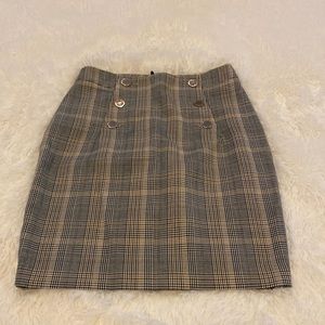 Cute skirt. Zipper works. Size 4. Smoke free home.